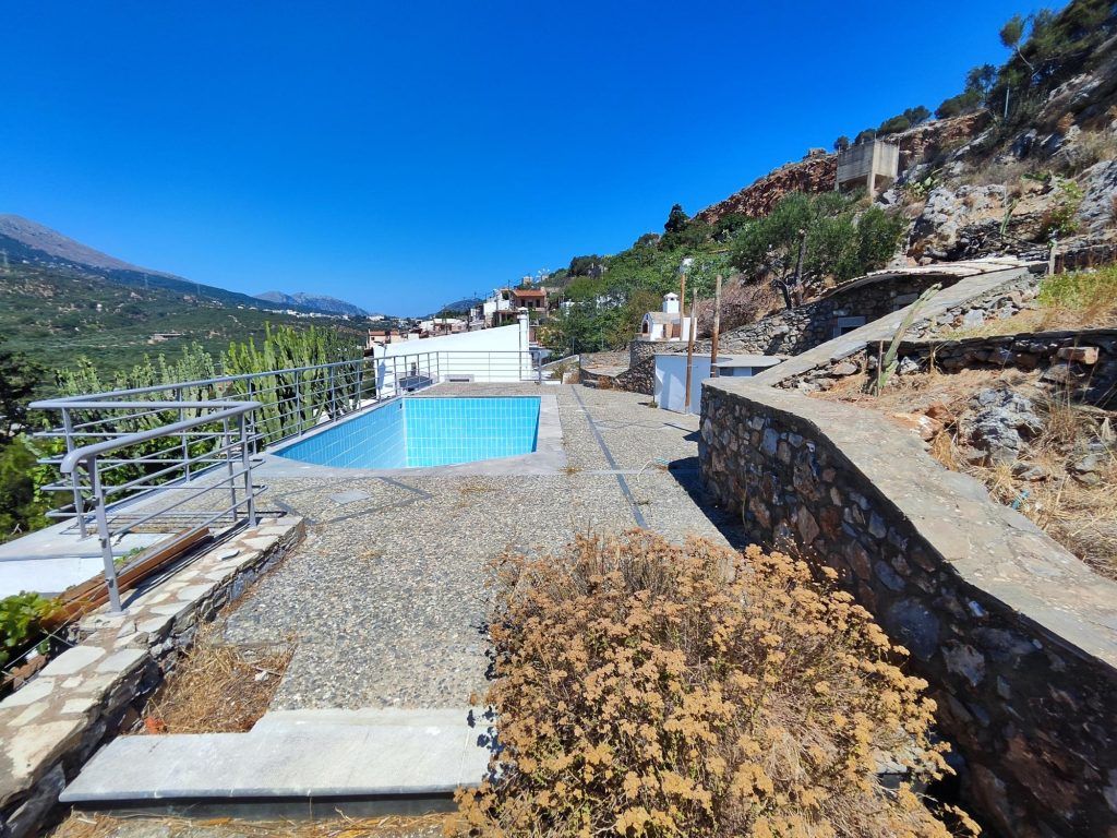 Property photo 3 of 57