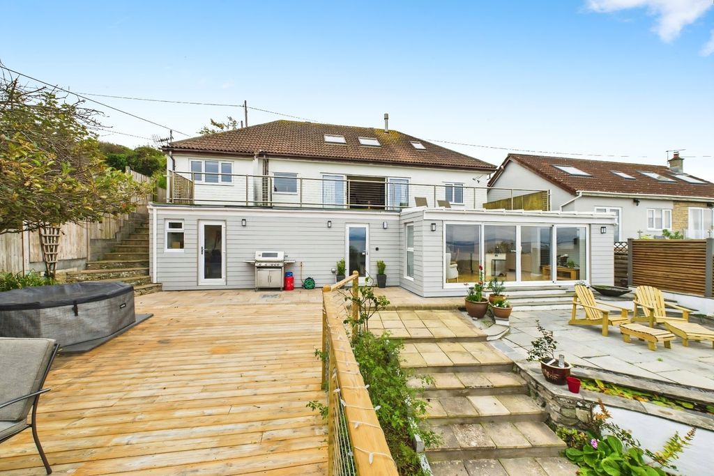 Property photo 1 of 43 Front