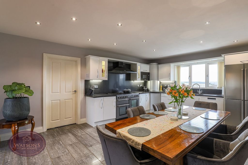 Property photo 3 of 41