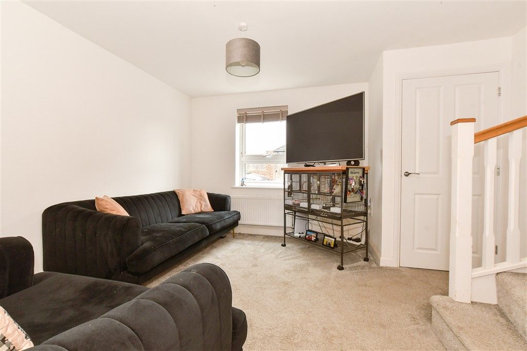 Property photo 3 of 13 Lounge