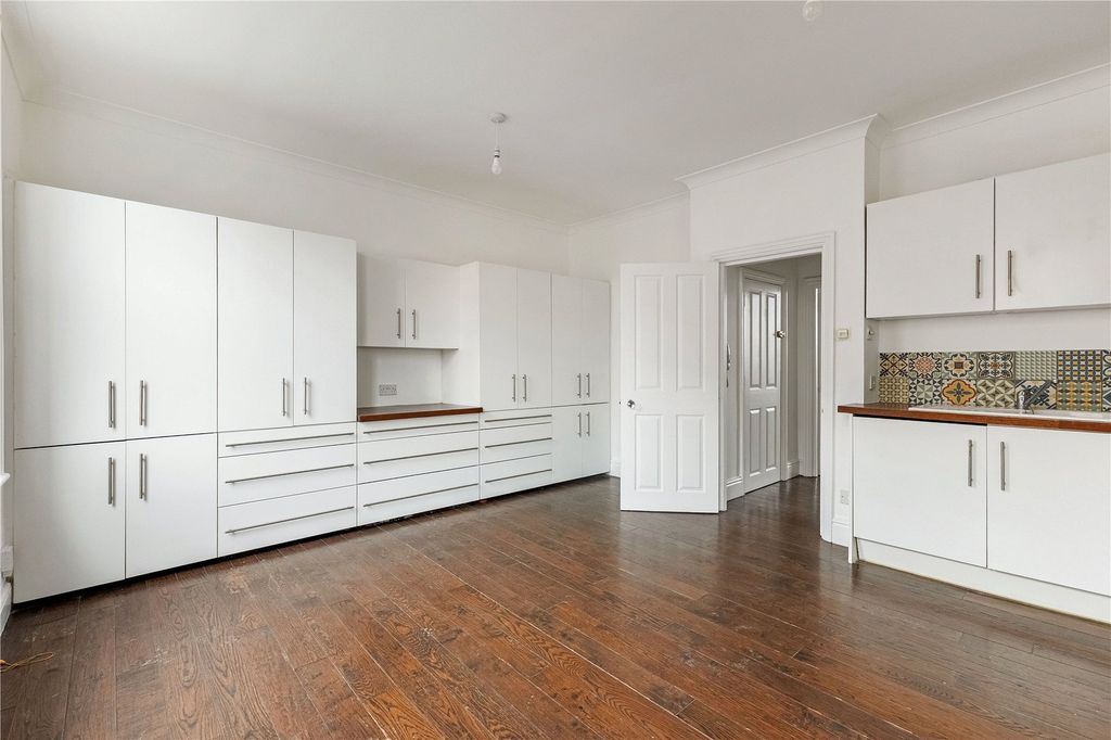 Property photo 3 of 9 Kitchen/Sitting Room