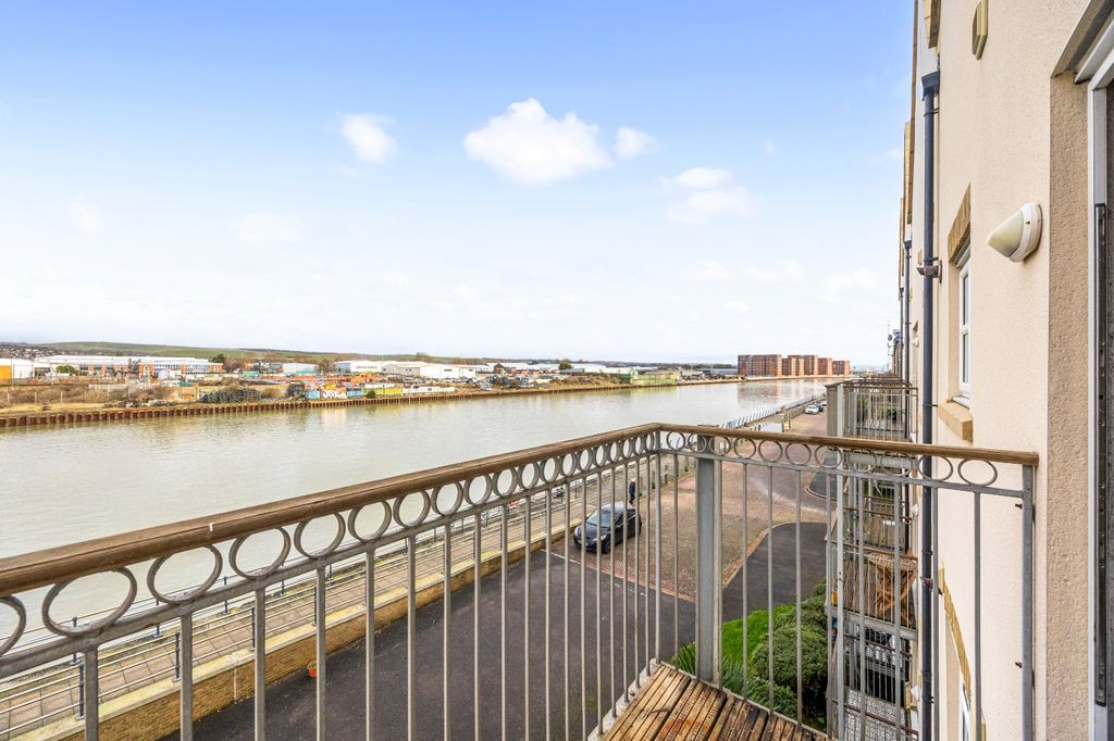 Property photo 2 of 17 Picture No. 19