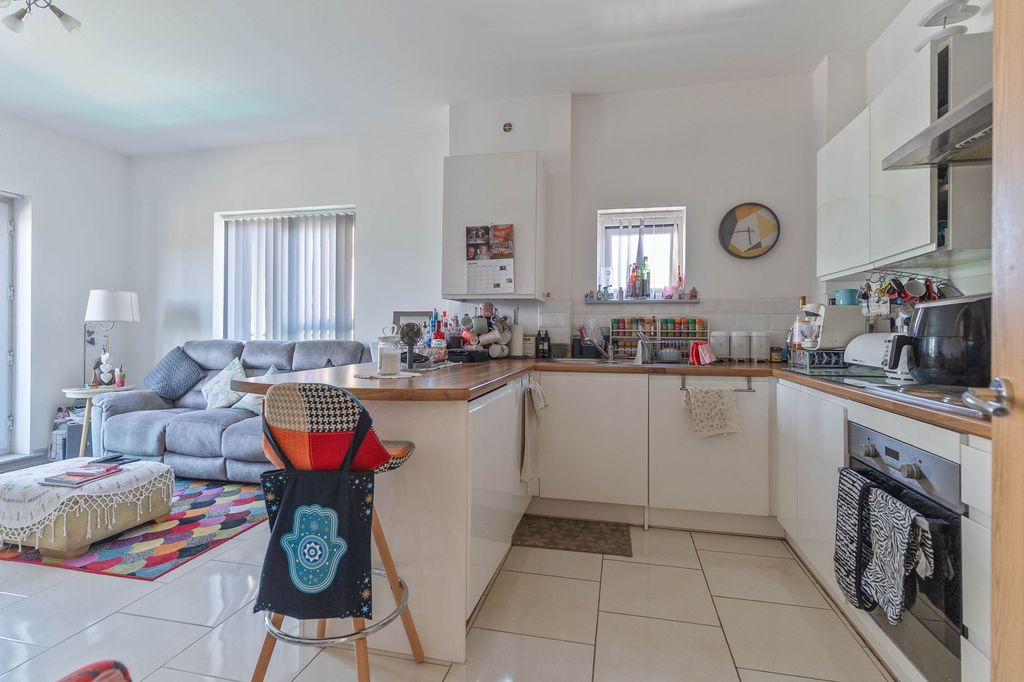 Property photo 2 of 18