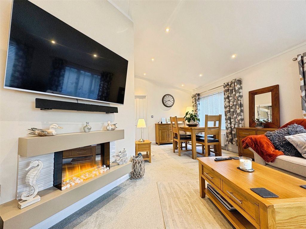 Property photo 2 of 23 Picture No. 21