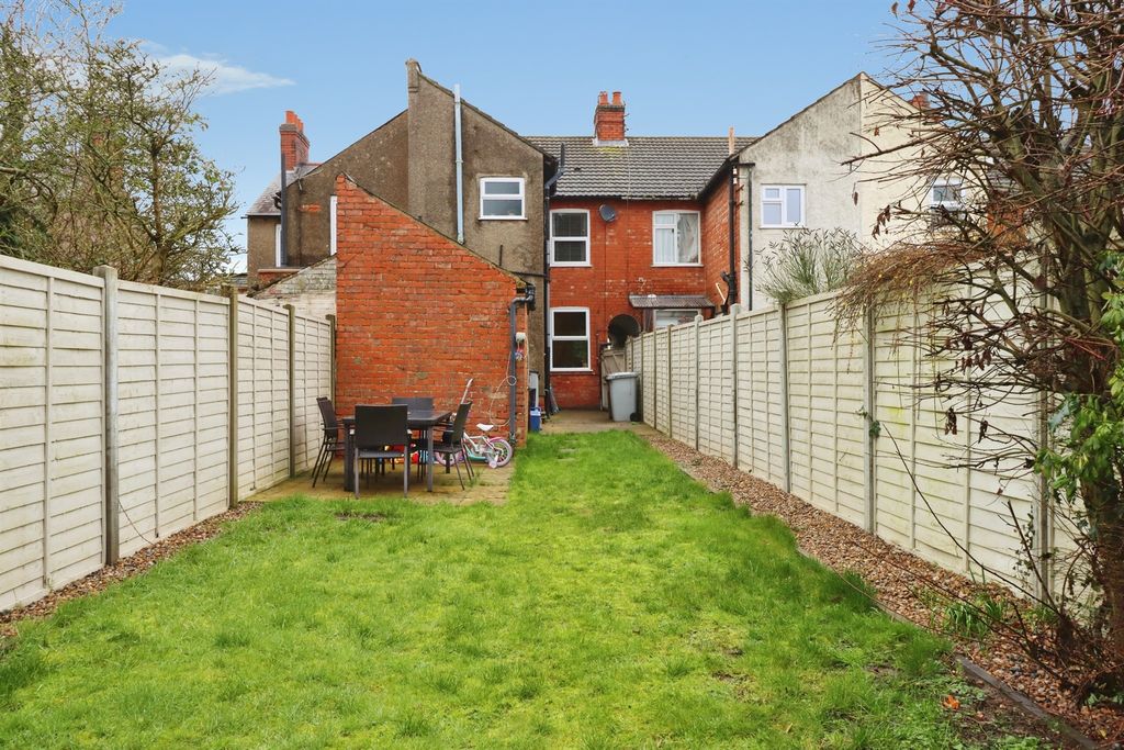 Property photo 2 of 20