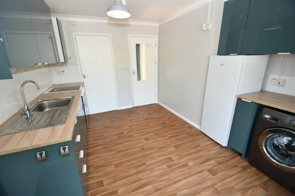 Property photo 2 of 10 Kitchen