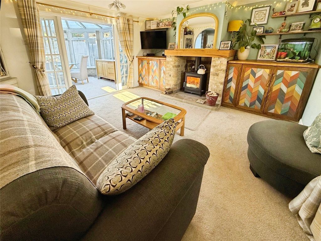 Property photo 3 of 18 Lounge