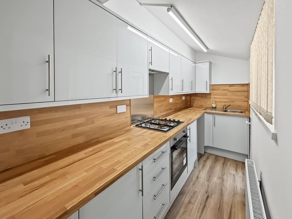Property photo 3 of 12 Kitchen