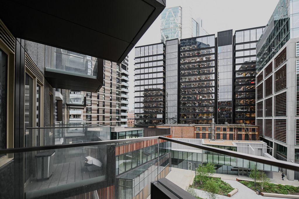 Property photo 2 of 8