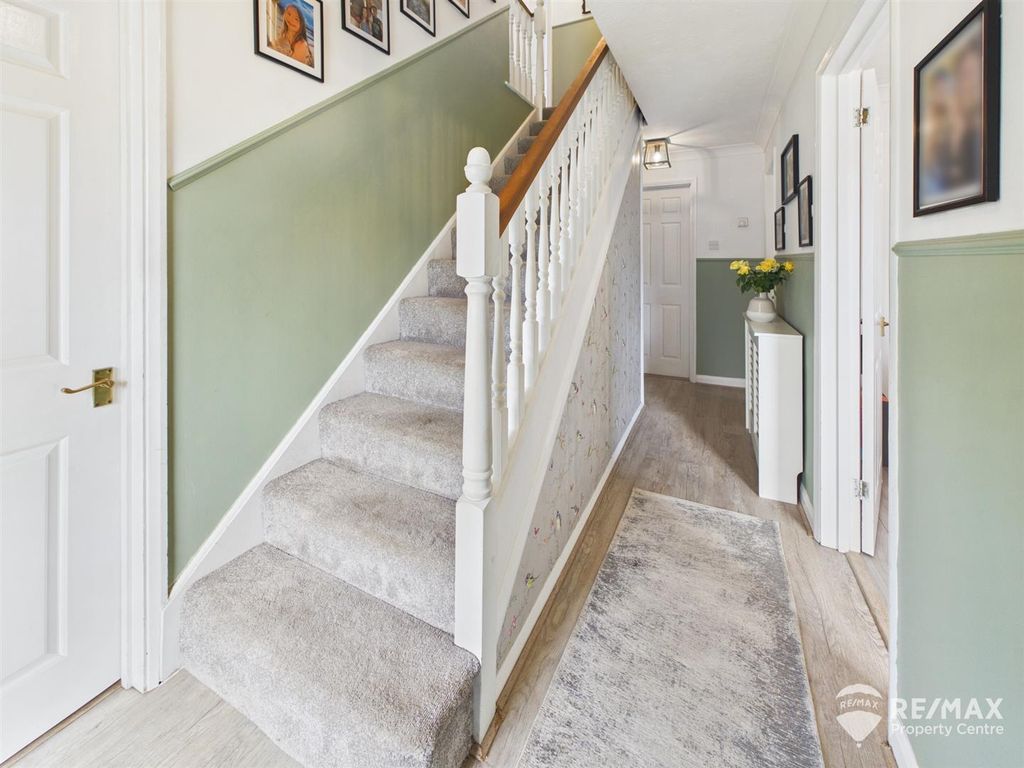 Property photo 2 of 35 Cam02842G0-Pr0358-Still031.Jpg