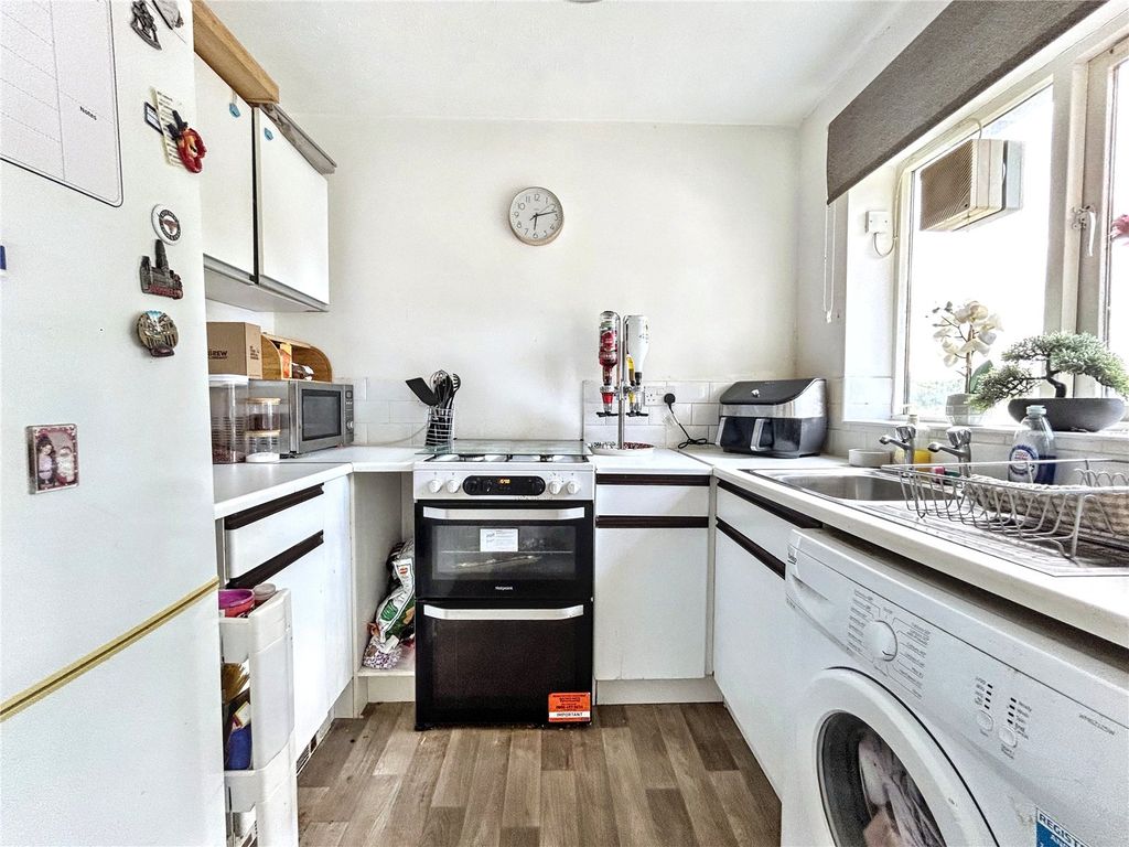 Property photo 3 of 8 Picture No. 09