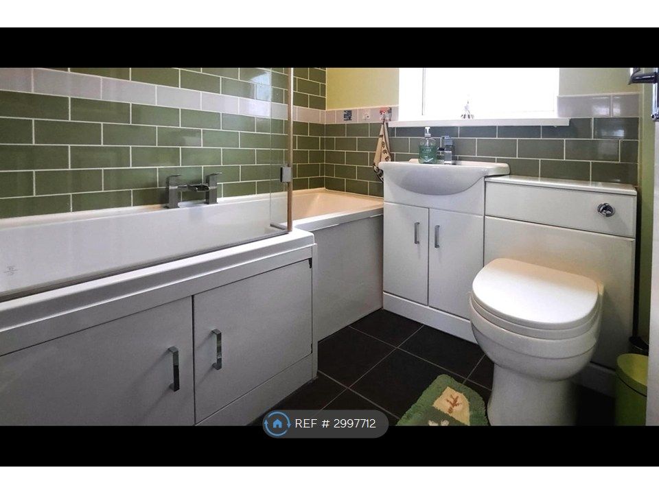 Property photo 2 of 7 Toilet