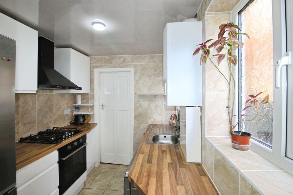 Property photo 3 of 6 Gallery