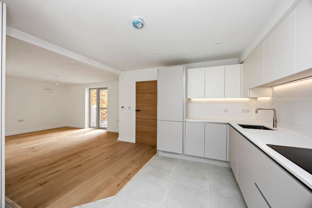 Property photo 3 of 16 5089724