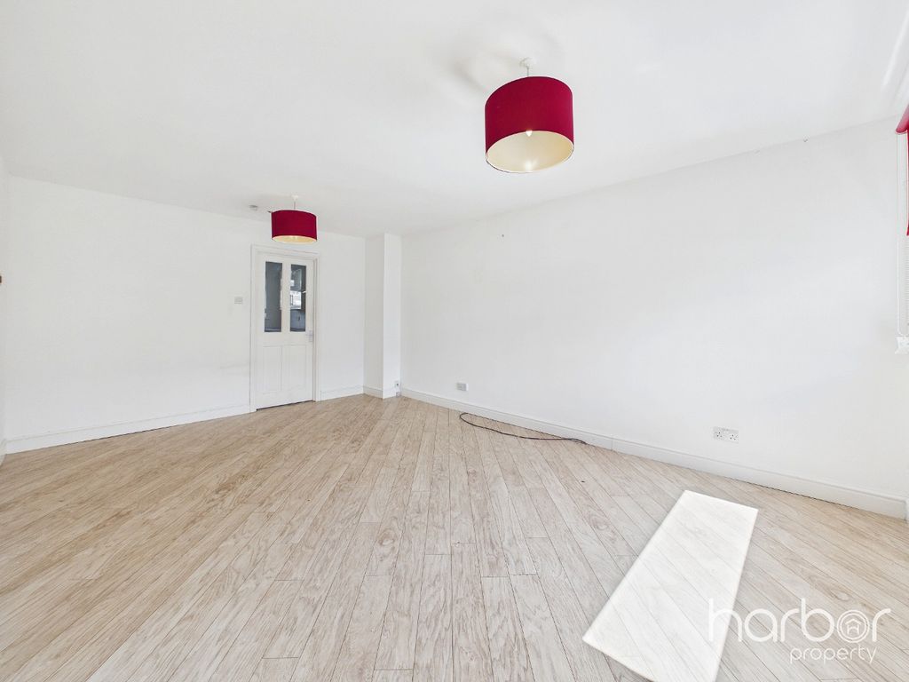 Property photo 2 of 14 5257203