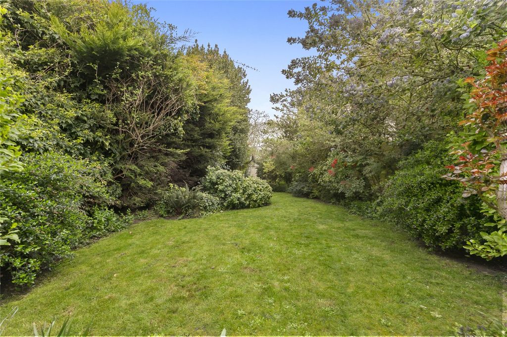 Property photo 2 of 25 Garden