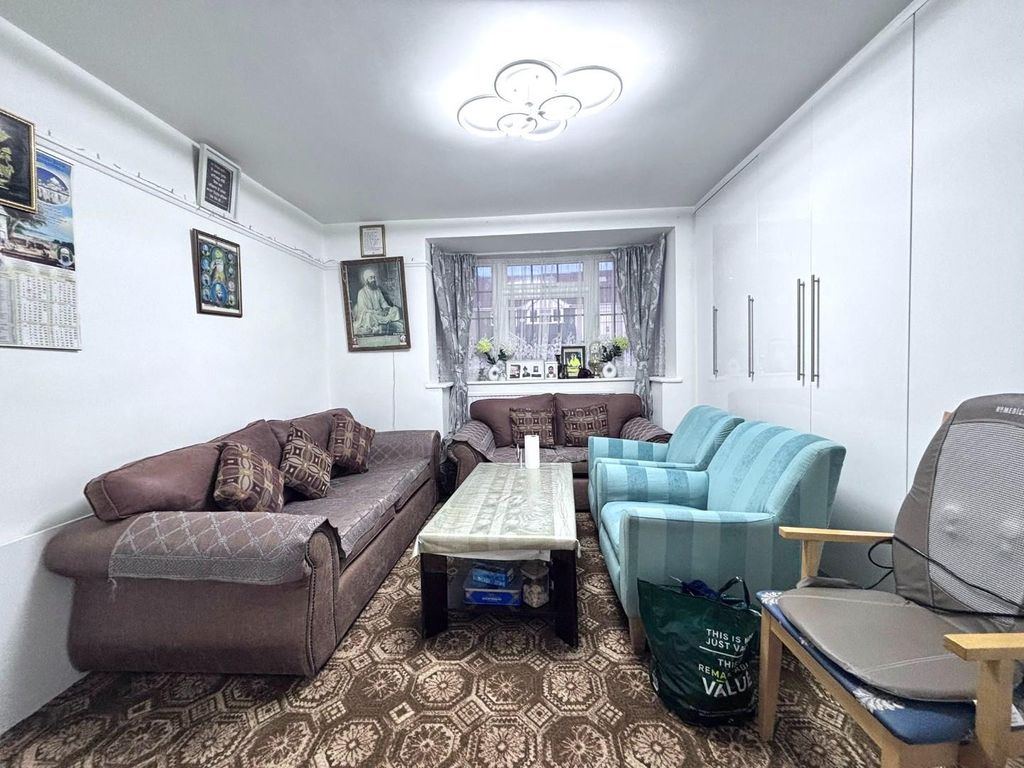 Property photo 2 of 14 366d6d8c-Aa80-446c-919E-Fdabd2c37B81.Jpg