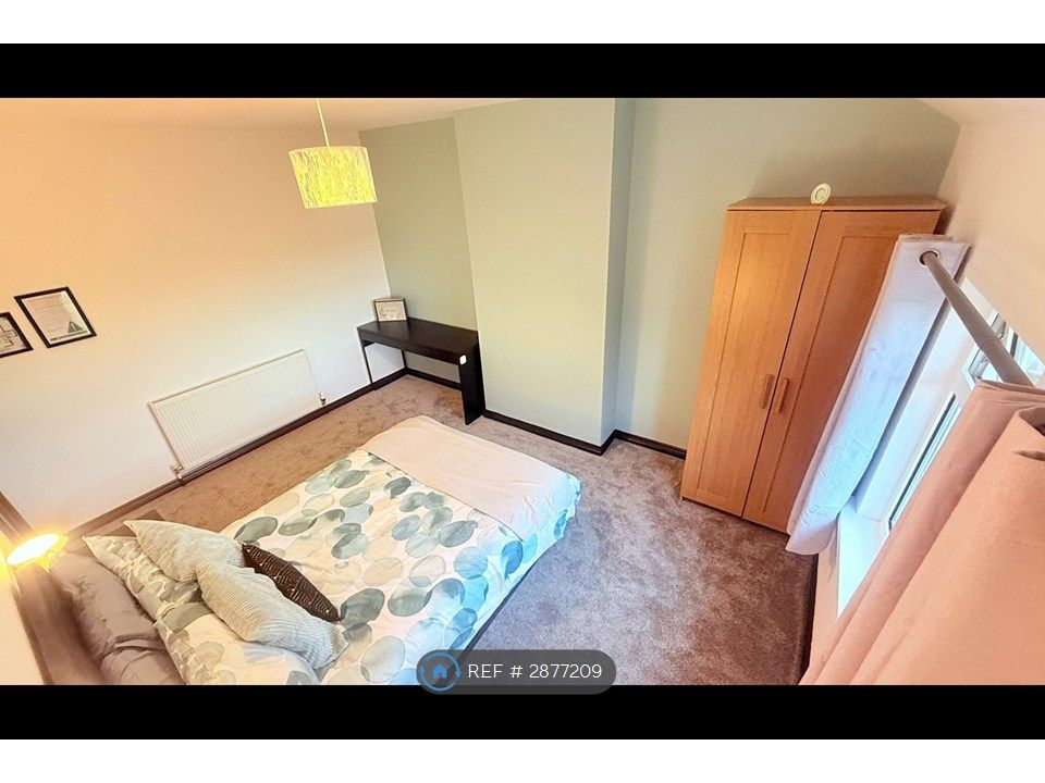 Property photo 3 of 14 Room 2-1st Floor x Large Double, Single Occupant
