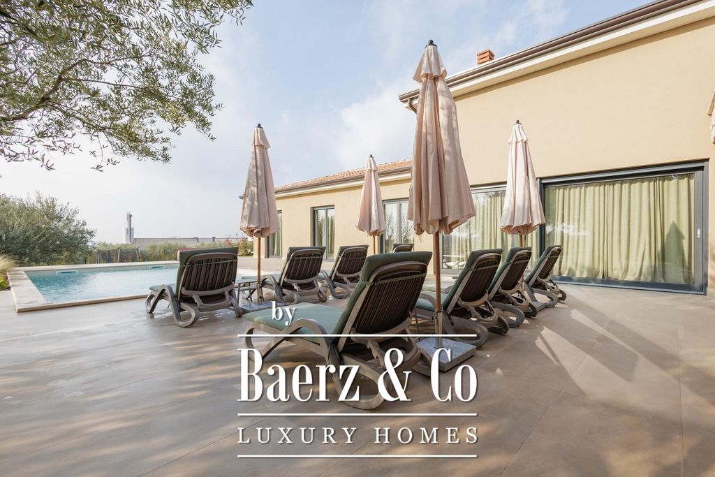 Property photo 3 of 35