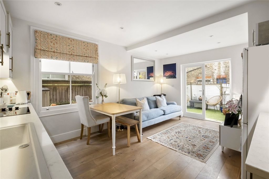 Property photo 1 of 9 Kitchen/Reception