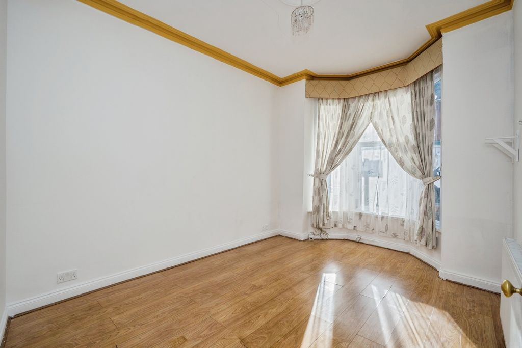 Property photo 3 of 18 Pbox-Img.Jpg