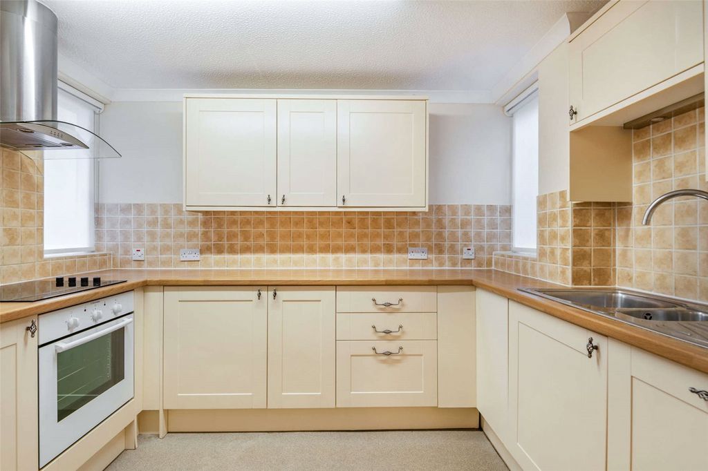 Property photo 2 of 7 Kitchen