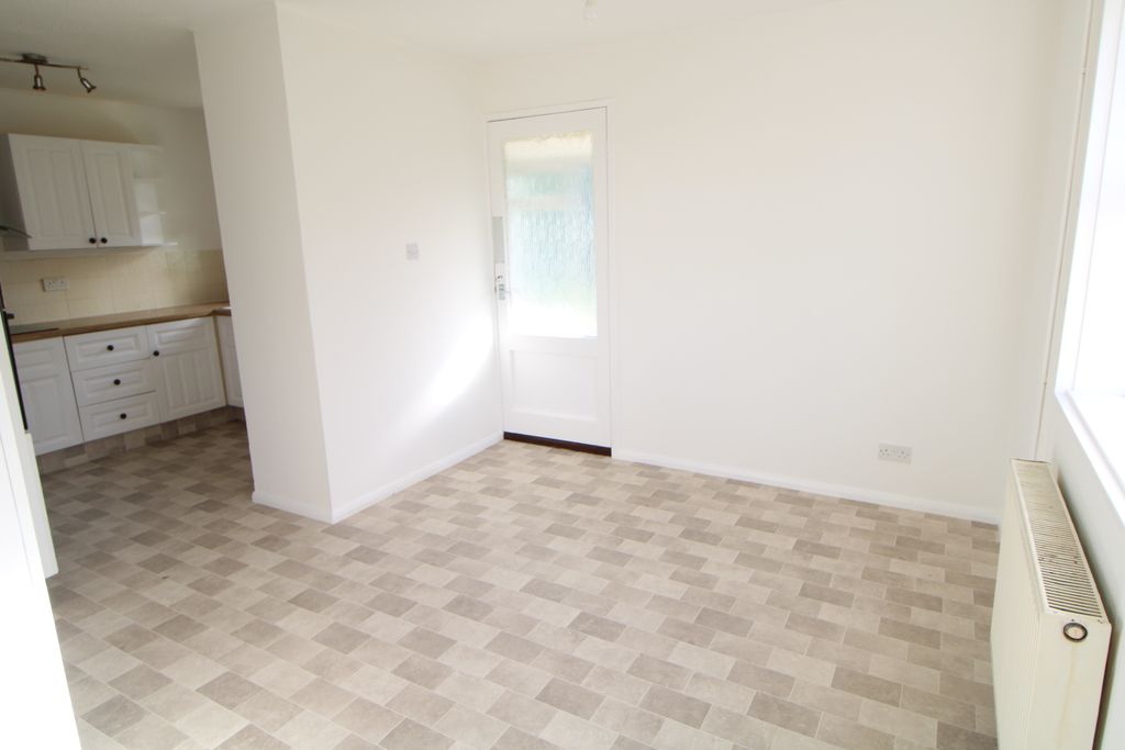 Property photo 3 of 11 Dining