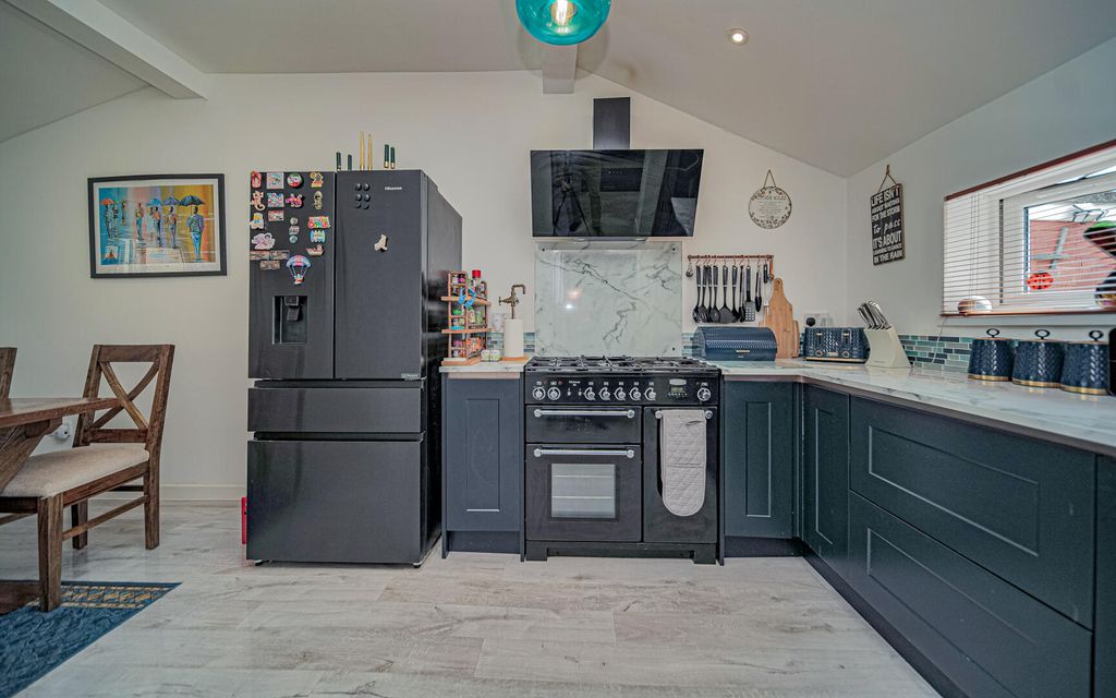 Property photo 2 of 18 Kitchen