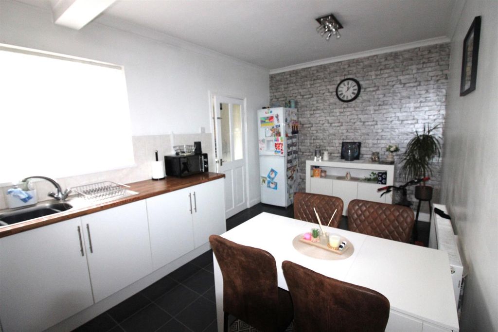 Property photo 3 of 10 Img_5444.Jpg