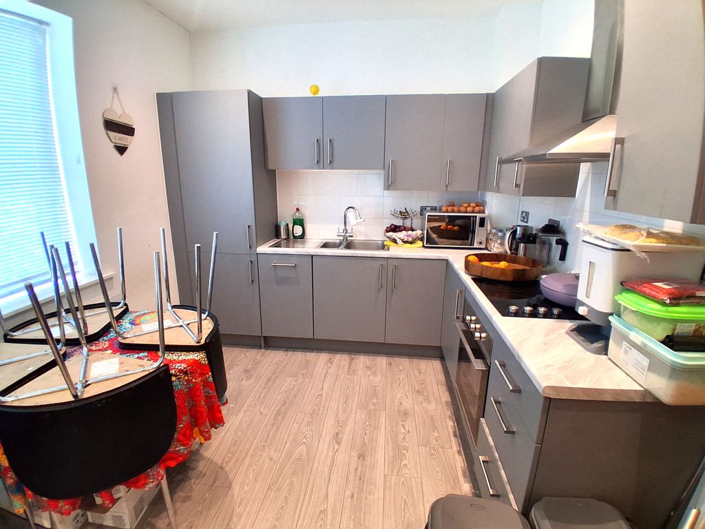 Property photo 3 of 5 Kitchen