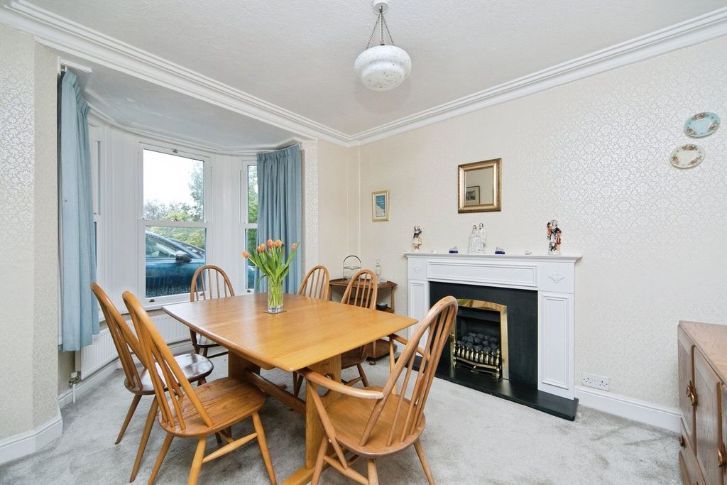 Property photo 3 of 25