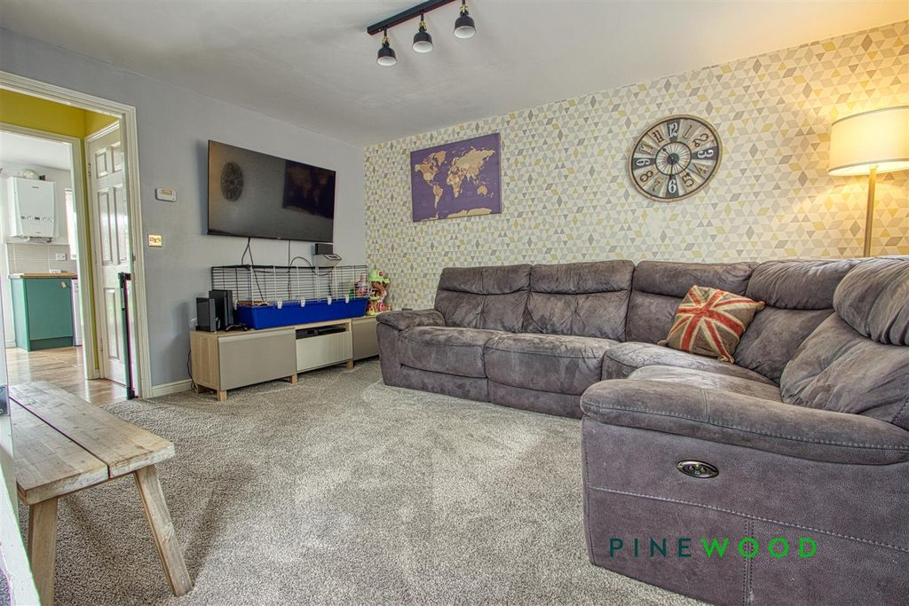 Property photo 3 of 19 Lounge