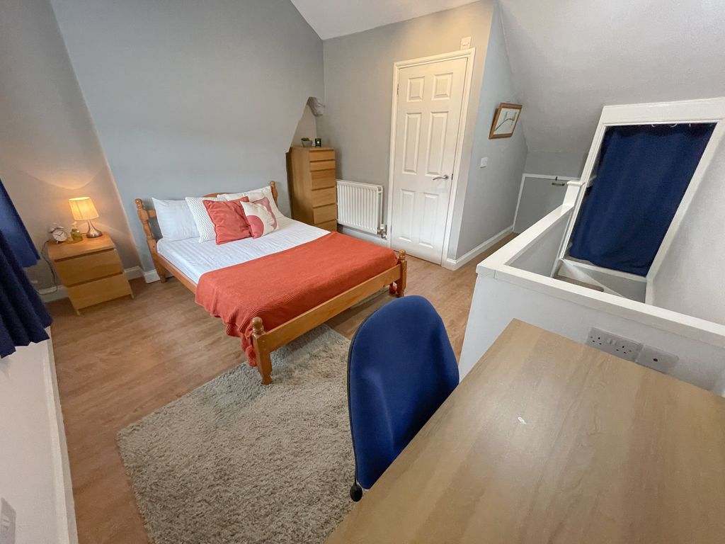 Property photo 2 of 7 126 Smithdown Lane(4)