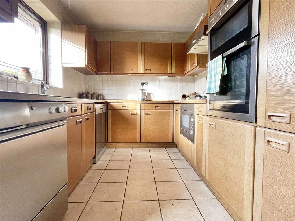 Property photo 3 of 21 Kitch1.Jpg