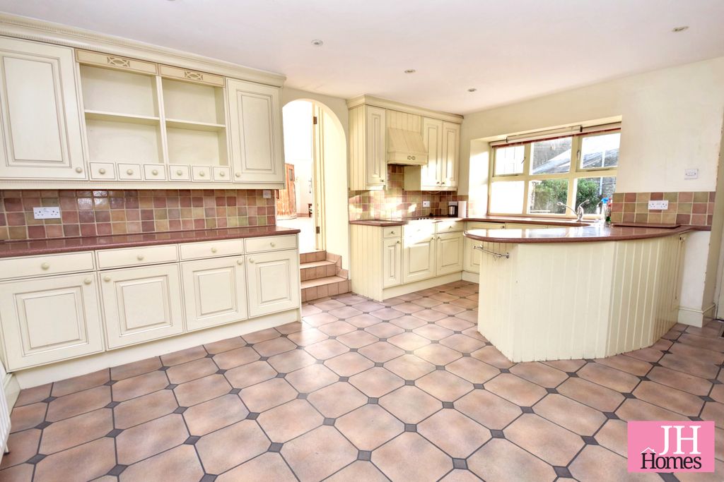 Property photo 2 of 21