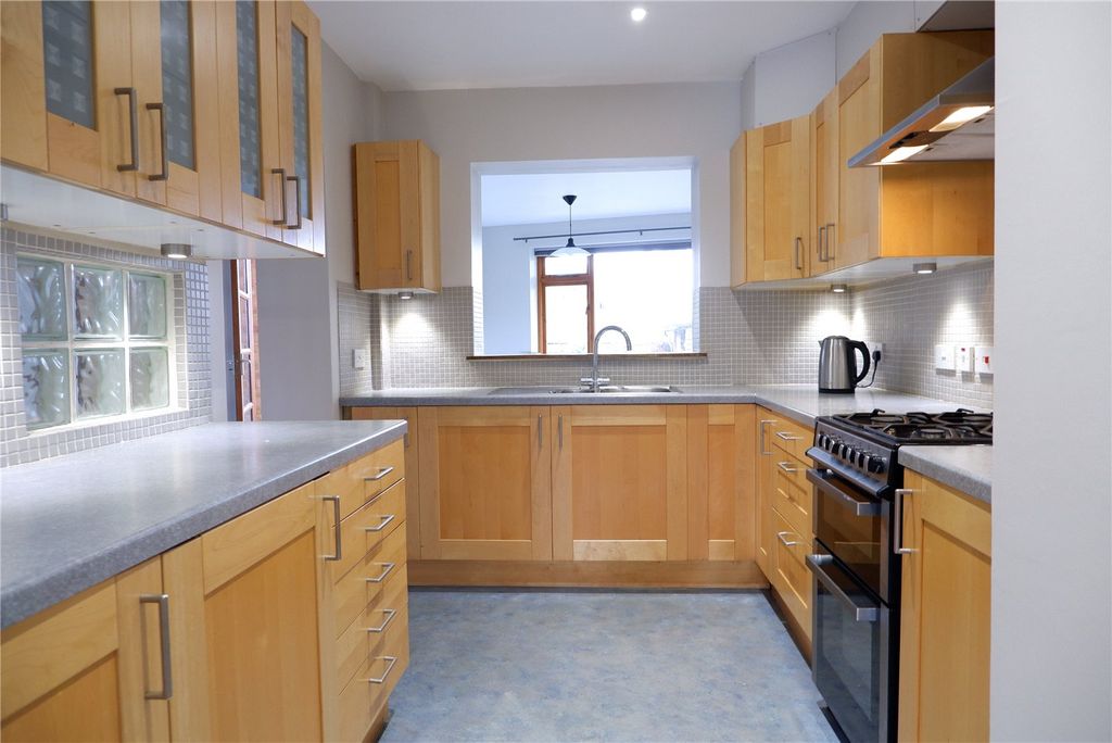 Property photo 3 of 14 Kitchen