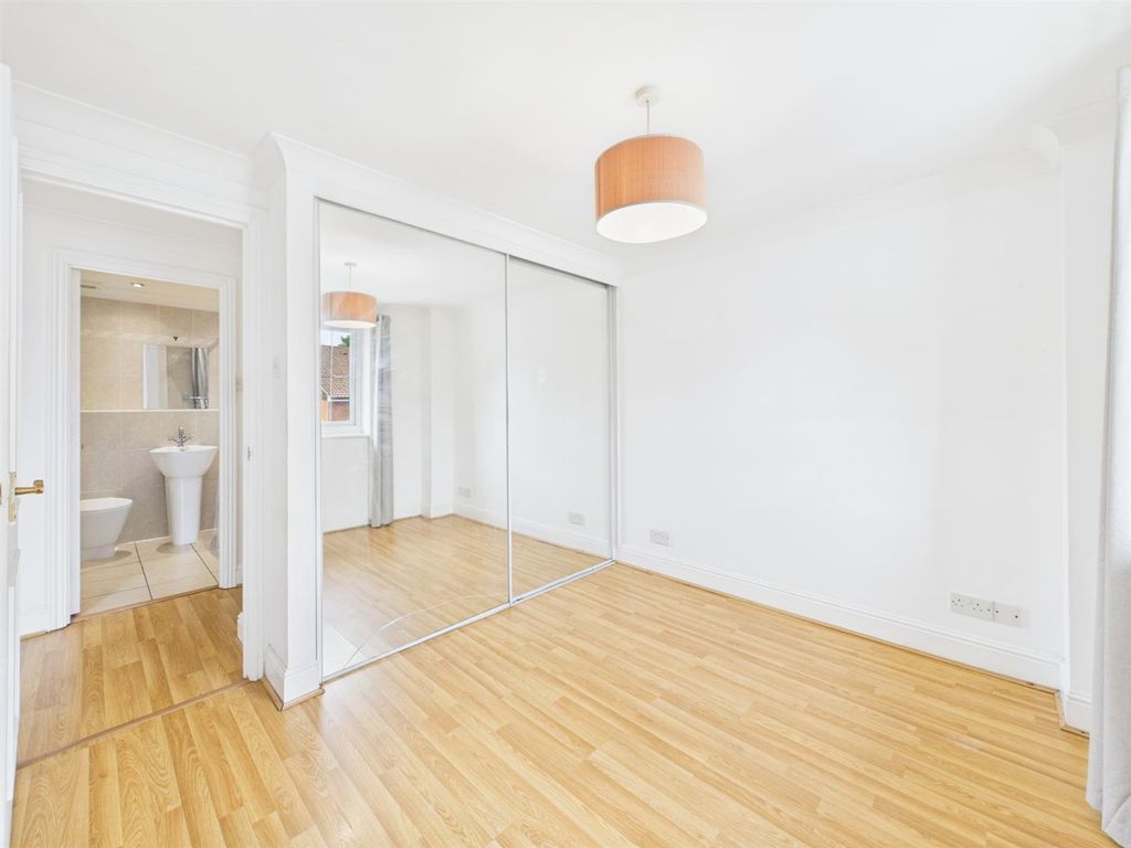 Property photo 3 of 26 Cam01563G0-Pr0295-Still009.Jpg