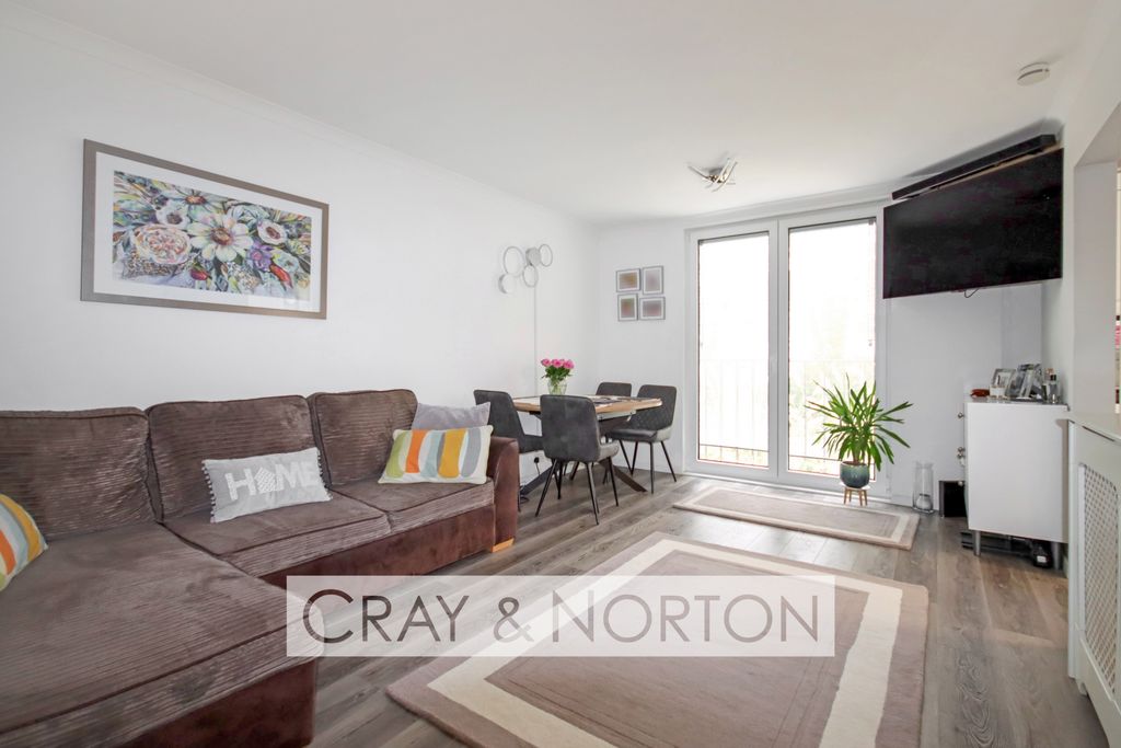 Property photo 2 of 7 Photo 4