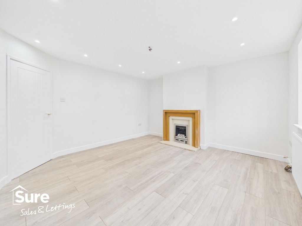 Property photo 2 of 18 5154932