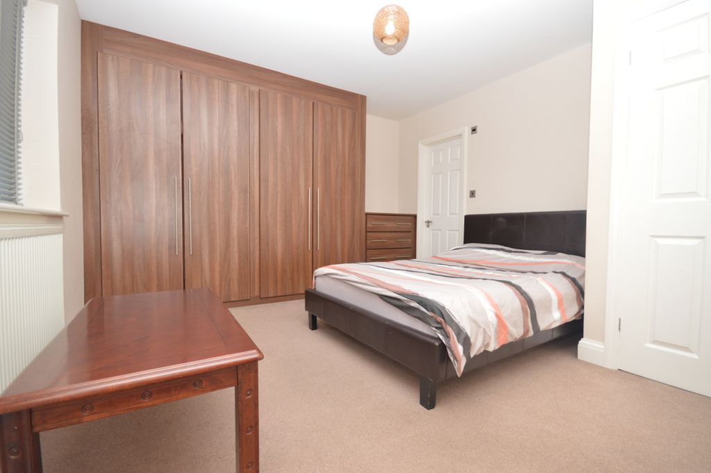 Property photo 1 of 8 Double Room To Rent In Shared House