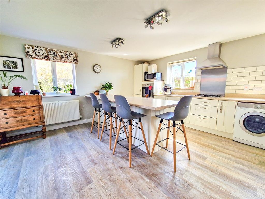 Property photo 2 of 36