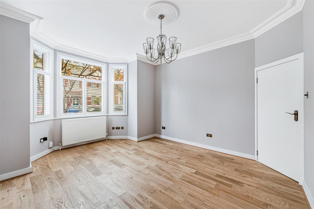 Property photo 2 of 17 18 Westbourne Avenue-4.Jpg