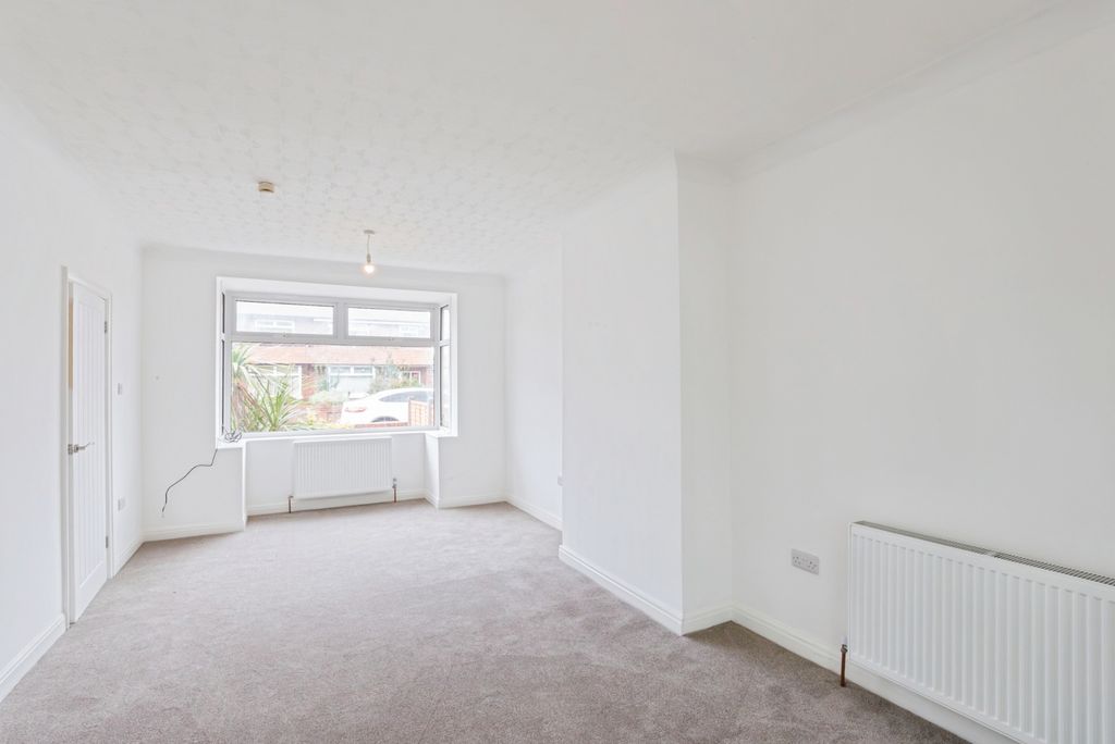 Property photo 3 of 18 Pbox-Img.Jpg