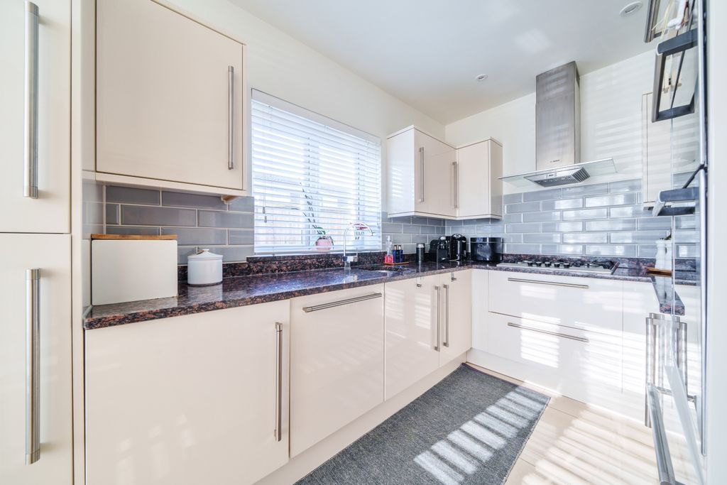 Property photo 3 of 15 Kitchen