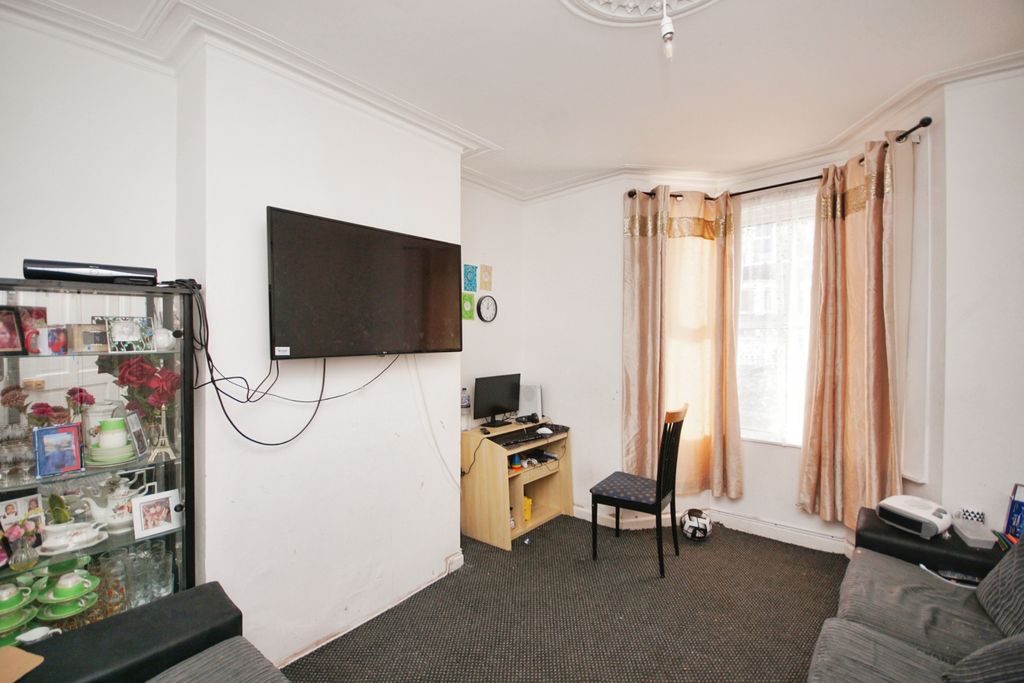 Property photo 2 of 17 Photography