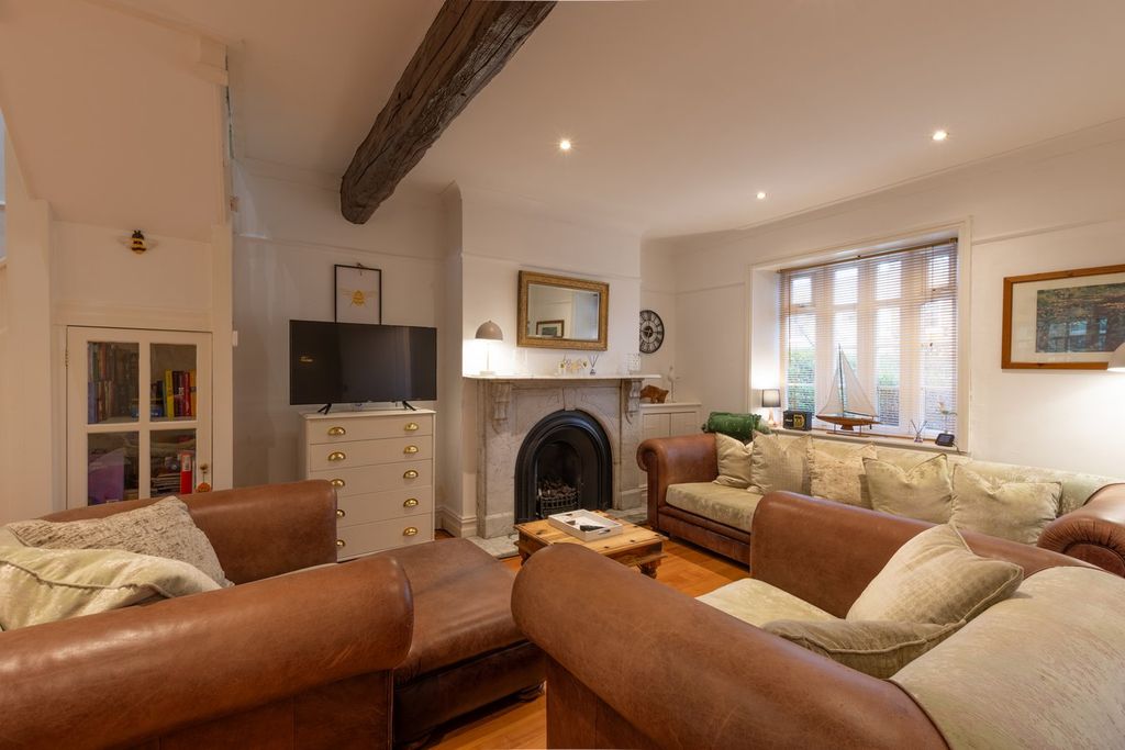 Property photo 3 of 19