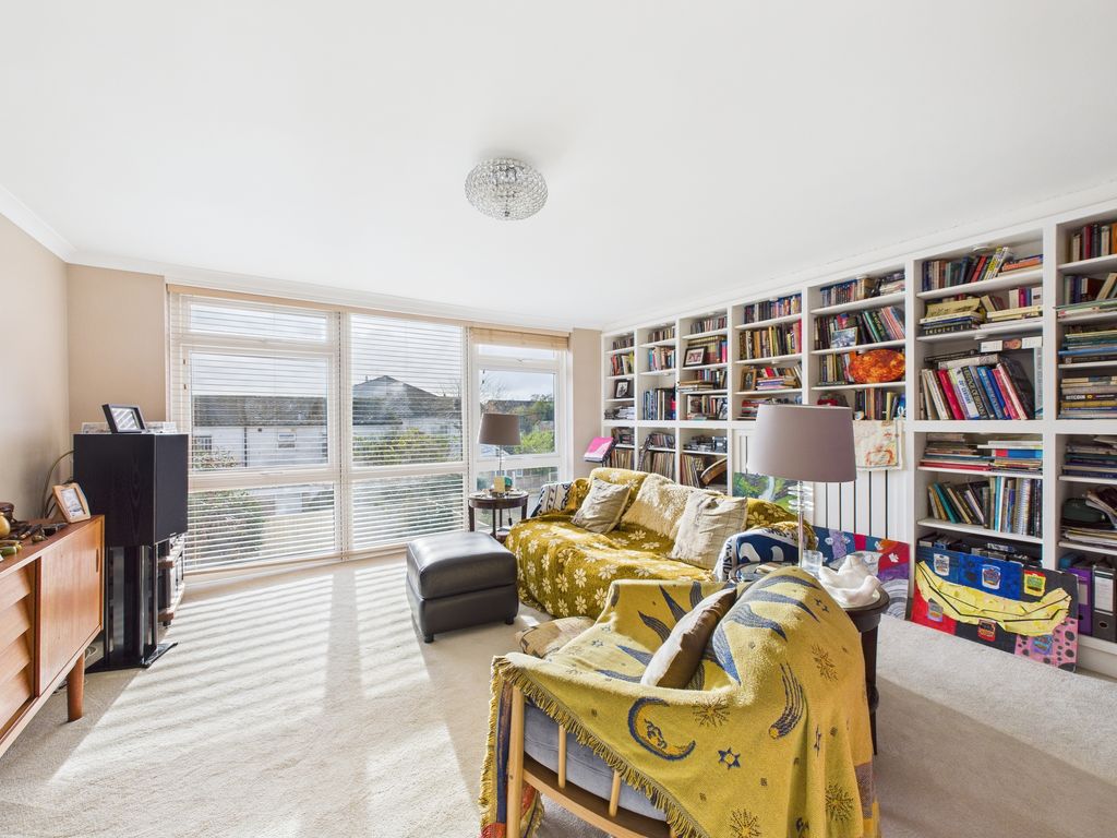 Property photo 2 of 12 Cam04018G0-Pr0392-Still012