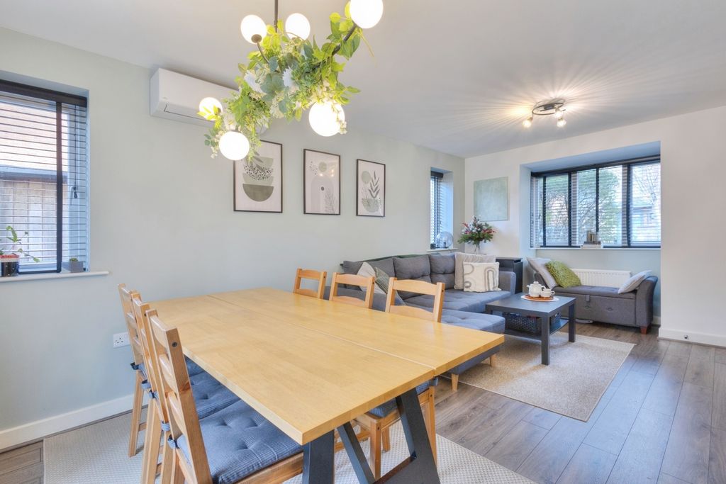 Property photo 2 of 20 Lounge Diner