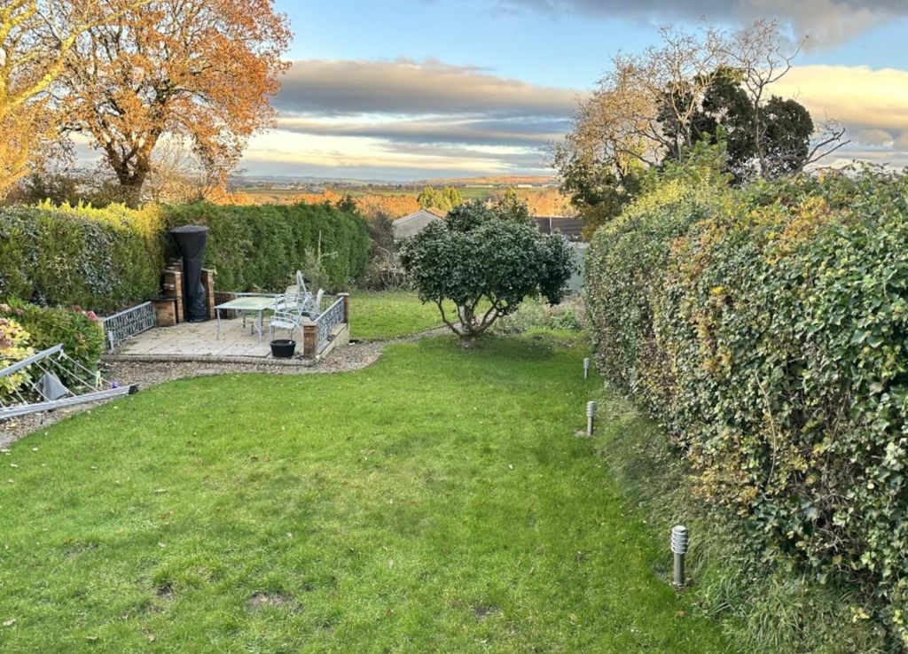 Property photo 2 of 28