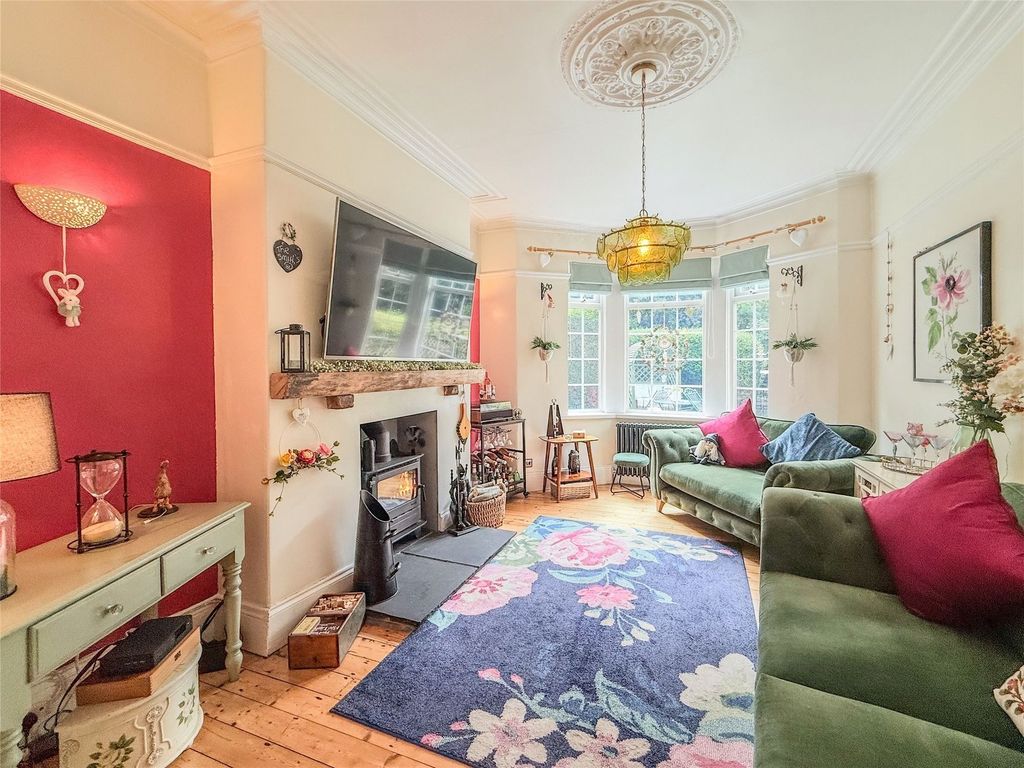 Property photo 2 of 12 Lounge